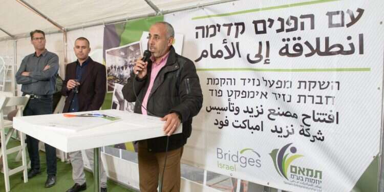 פאיז אבו־סהיבאן. צילום: שי שמואלי נשים בדואיות מבשלות תקווה