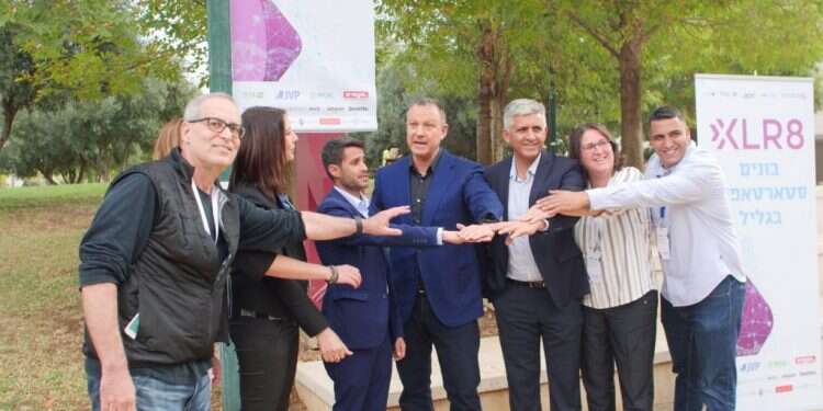 מקווים להשאיר את הסטודנטים הצעירים. משתתפי כנס XLR8 בתל-חי. צילום: סטודיו גולן הייטק בגליל: יין נגד הזדקנות, אריזות מפסולת ורחפן לניקוי חלונות