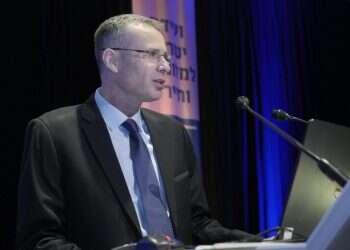 יריב לוין: "השגשוג בתיירות בסכנת מחיקה"