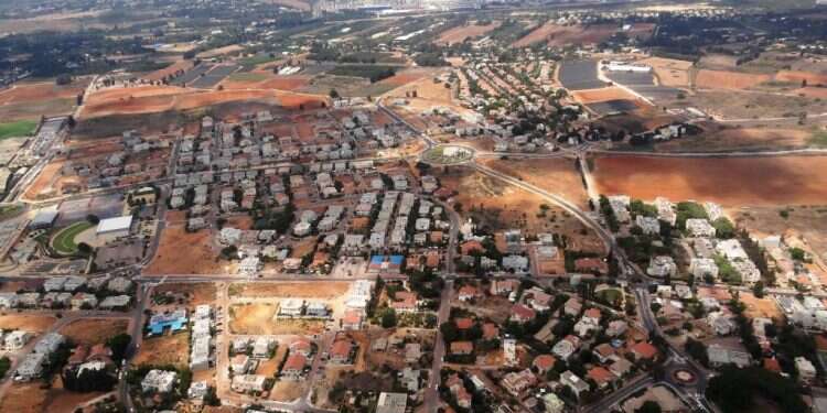 הפגנה באבן יהודה: "למנוע מגורמים חרדיים לרכוש שטחי ציבור"