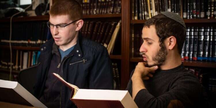 יאיר שרקי ושמואל מוניץ. צילום: אריק סולטן "ייאוש שלא מדעת": מחלוקת בנפש האדם