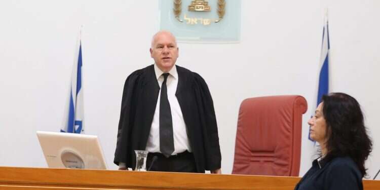 הגיע הזמן שמערכת המשפט תדרוש קודם מעצמה לכבד את החוק