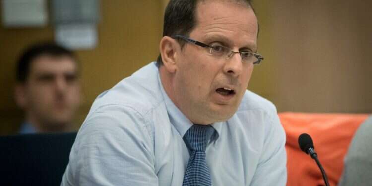 מנדלבליט מול אוחנה: מי יחליט על זהות פרקליט המדינה?