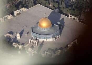 במערות אשר בסלע מייללות רוחות