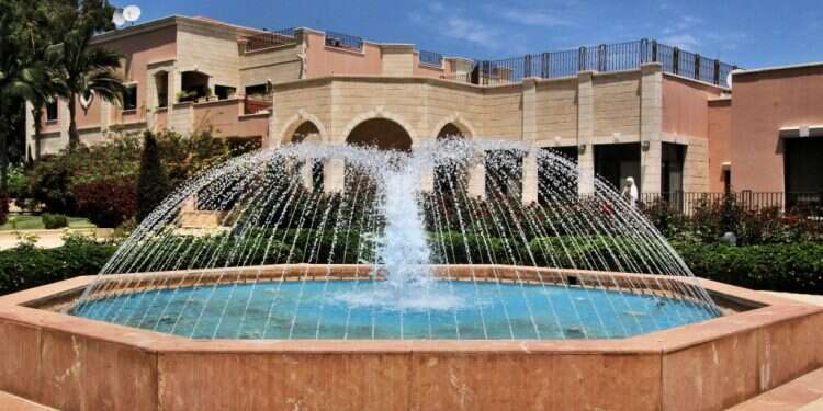 מדדי השוויון בודקים הכנסות, לא נכסים. צילום: שאטרסטוק שווים פחות