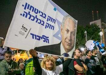 הפגנת התמיכה בנתניהו. צילום: יוסי אלוני לא בוטים: מי באמת היו המפגינים ברחבת מוזיאון תל-אביב?