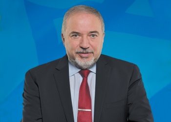 האחריות על תחב"צ ופתיחת מרכולים בשבת צריכה לעבור לראשי הערים