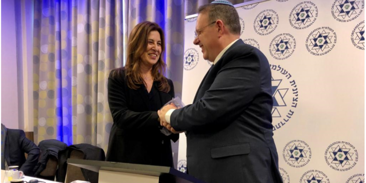 עליזה בן נון, שגרירת ישראל בצרפת עם יעקב חגואל. צילום: ההסתדרות הציונית העולמית שגרירת ישראל בצרפת: עלייה של 74% במקרים אנטישמיים