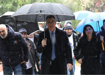 בגשם ובמים: נתניהו וסער בקרב אחרון על הפריימריז