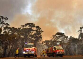 האש ממשיכה להשתולל באוסטרליה: פקודת פינוי ניתנה לאלפי נופשי הקיץ בדרום היבשת