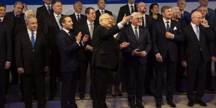 מנהיגי העולם בפורום השואה הבינלאומי. צילום: EPA אנטישמיות היא לא בעיה יהודית