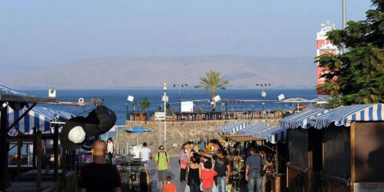 הטיילת בחוף טבריה. צילום: גיל אליהו, ג'יני צילום: גיל אליהו, ג'יני