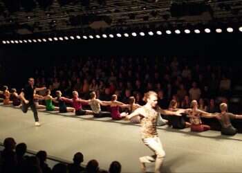 2019 להקת בת-שבע. צילום: אברהם אסקף בתוך הקסם: אוהד נהרין מוכיח שוב שהוא רב-אמן