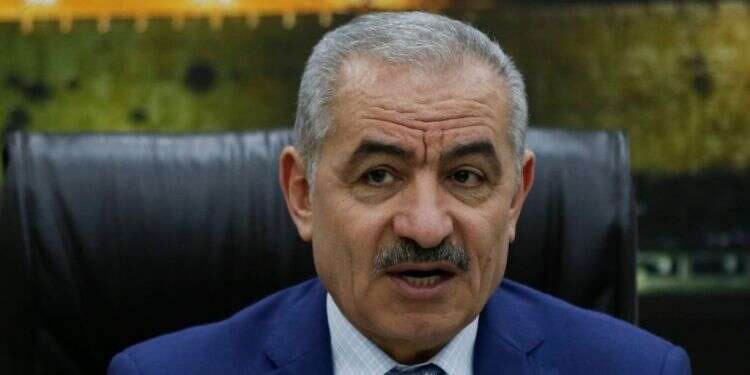 מוחמד אשתייה. צילום: AFP רה"מ הפלסטיני מקדם רשת כבישים לחיזוק האחיזה ביו"ש