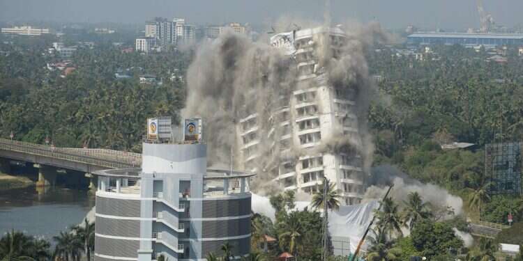 צילום: AFP הודו החריבה מגדלי מגורים מפוארים שנבנו על החוף בניגוד לחוק