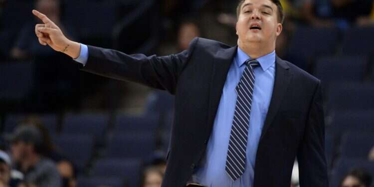 דניאל סאואנה. צילום: AP מסיבה בחיפה: ממאמן אלמוני להפתעה מנצחת