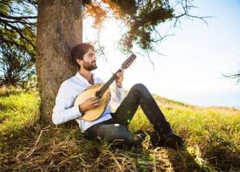 לא על הלאוטה לבדה