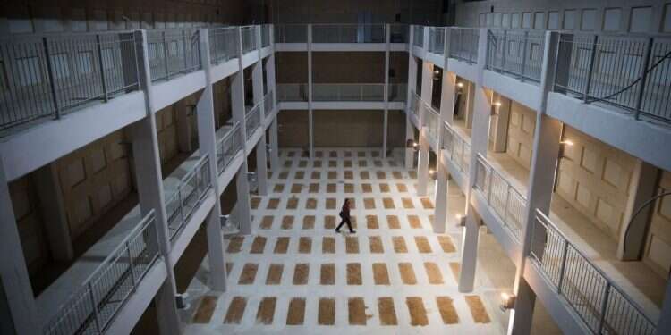 קבורה תת־קרקעית בקומות בבית העלמין גבעת־שאול בירושלים. צילום: יונתן זינדל, פלאש 90 צילום: יונתן זינדל, פלאש 90