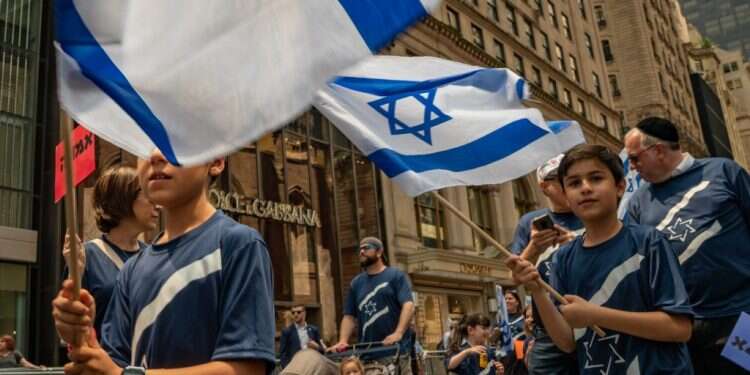 סקר: טראמפ מוביל על האריס בקרב יהודי ניו-יורק