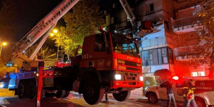 כוחות כיבוי והצלה בפעולה, תמונת אילוסטרציה. צילום: רינה נקונצ'ני גם אלף כבאים לא ינצחו כוחנות של ועד