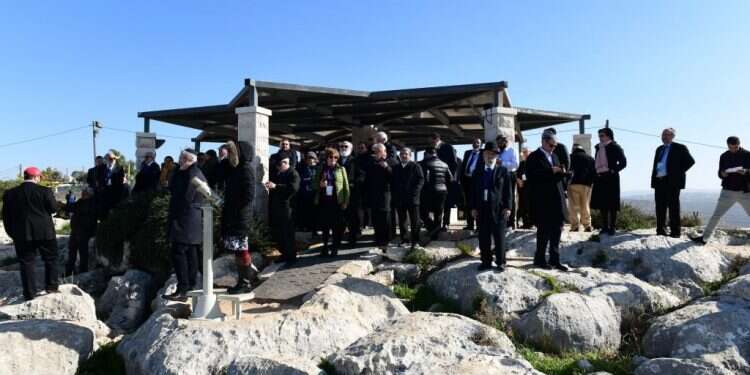 הרבנים בסיור בשומרון. צילום: יאיר אליפור -באדיבות ההסתדרות הציונית העולמית רבנים באירופה: מדינות נוספות שואפות לאסור על שחיטה כשרה ומילה