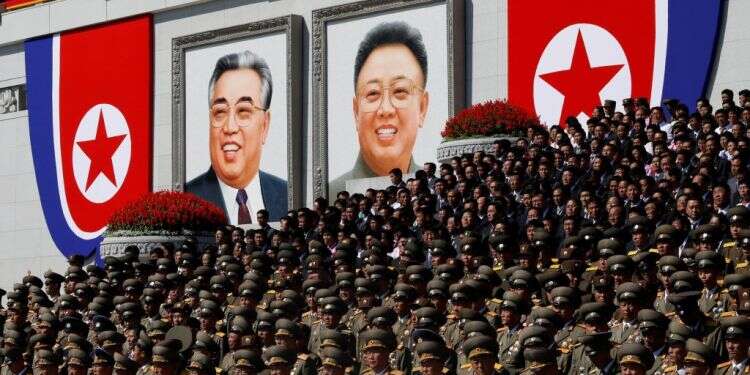 צילום: רויטרס להפוך סוגיה עולמית רגישה לספר מתח מרתק