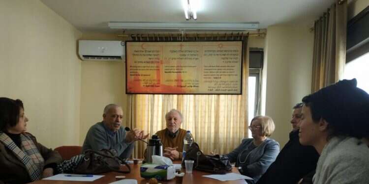 המפגש ברמאללה, שלשום. צילום: בתיה כהנא דרור הרשות הפלסטינית הזמינה מתנחלות לרמאללה: "המקום שלכן הוא בגבולות 67'"