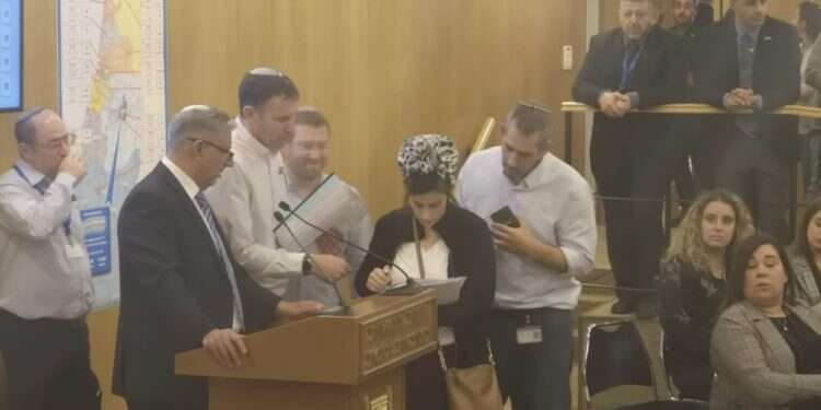 ימינה מגישים את הרשימות. צילום: שירית אביטן כהן סוגרים רשימות: כל העדכונים מוועדת הבחירות