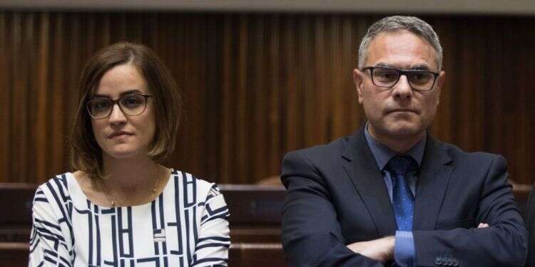 ח ח"כ יזבק על מחבלת שרצחה ישראלים: "מצדיעה לך"