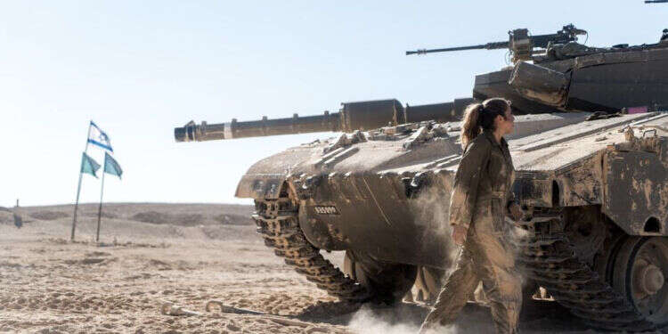 לוחמת בחיל השריון. צילום: דובר צה אי אפשר לשלב נשים ביחידות חי"ר מובחרות