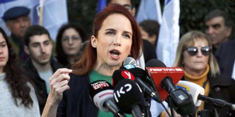 סתיו שפיר מודיעה על פרישתה. צילום: גדעון מרקוביץ גורלה של סתיו שפיר הוא תמרור אזהרה לכל פוליטיקאי