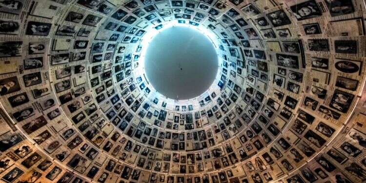 היכל השמות ביד ושם. צילום: שאטרסטוק 40 ניצולים בלבד הוזמנו לטקס ביד ושם