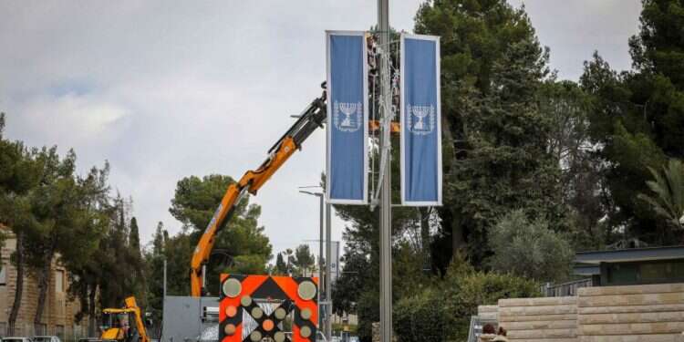 בירושלים מתכוננים לטקס. צילום: אורן בן חקון שרים בממשלה ויתרו לניצולי השואה על מקומם