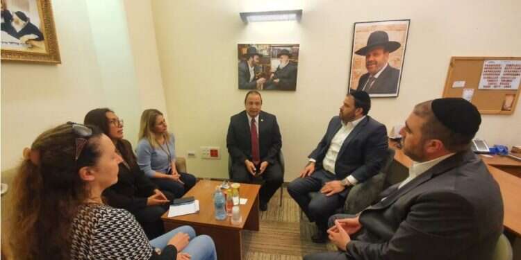 נגד השעון: ח"כים פועלים להצלת ילדי הכת 'לב טהור'