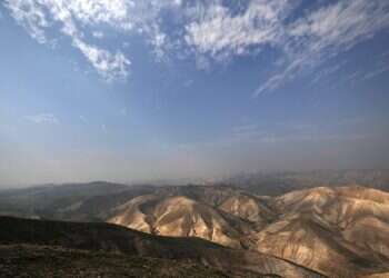 ההיסטוריה דופקת על דלתנו