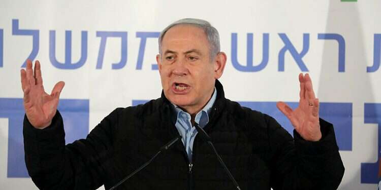 ראש ההמשלה בביקור במבואות יריחו. צילום: EPA במבואות יריחו ביקשו מנתניהו להכיר בעוד יישובים בבקעה