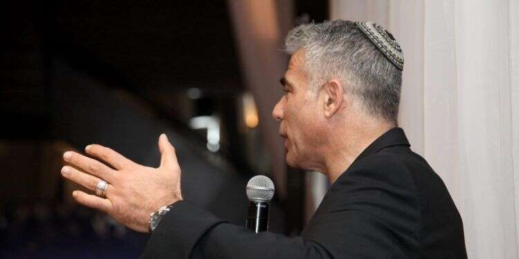 יאיר לפיד. צילום: גדעון מרקוביץ כחול לבן מנצלת את הסדקים שנוצרו בציונות הדתית