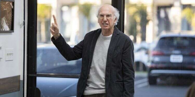 לארי דיוויד שוחט פרות קדושות ונהנה מזה