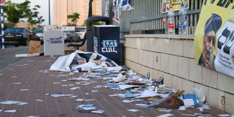 יש מקום לשיפור, והוא תלוי רק בנו. אשפת יום הבחירות באשדוד, ספטמבר 2019. צילום: לירון מולדובן