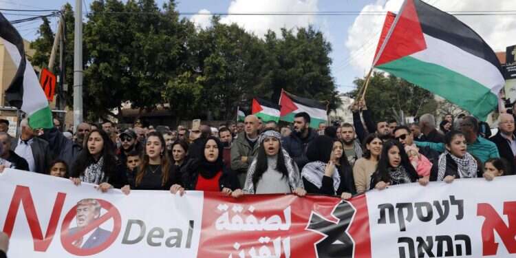 הפגנה בבאקה אל-גרבייה נגד תוכנית המאה. צילום: AFP ערביי המשולש הם אזרחים ישראלים מטעמי נוחות בלבד