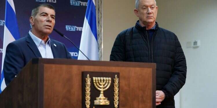 בני גנץ וגבי אשכנזי. צילום: AFP שקר ושמו "גוש שמאל-ערבים"