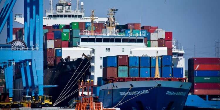 יצואנים על היחלשות האירו: "הגורמים הלאומיים צריכים למזער את הנזקים"