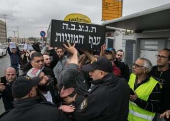 מדוע פוליטיקאים מנסים להציג עצמם כאנשי מרכז