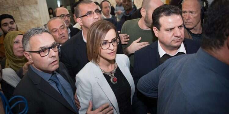 יזבק ועודה בבית המשפט העליון. צילום: יונתן זינדל, פלאש 90