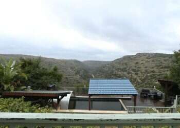 פה ושם בארץ ישראל השלמה