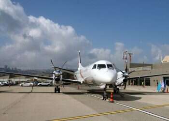 מחאה בחיפה: "כחול לבן מקדמת הקמת נמל תעופה רועש בעיר"