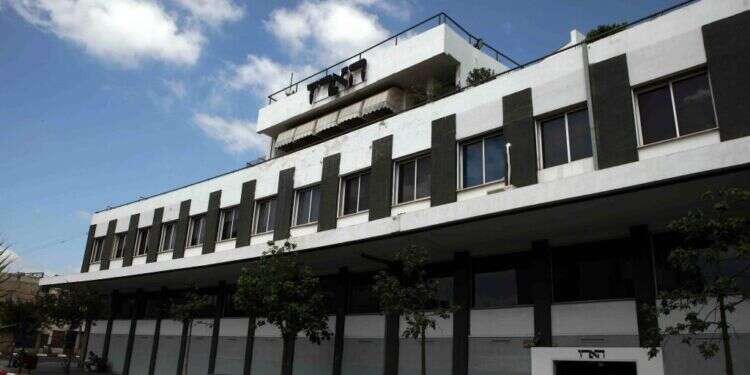 בניין מערכת הארץ. צילום: יהושע יוסף הקריקטורה של בידרמן והמגזר שמותר לומר עליו הכול