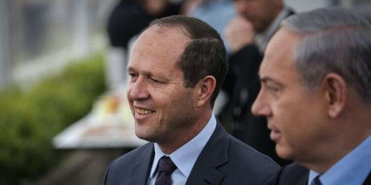 ראש הממשלה נתניהו והשר ניר ברקת. צילום: הדס פרוש, פלאש 90 המצע הכלכלי של הליכוד: רעיונות טובים מהולים בפופוליזם