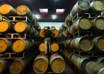 פה ושם בארץ ישראל השלמה