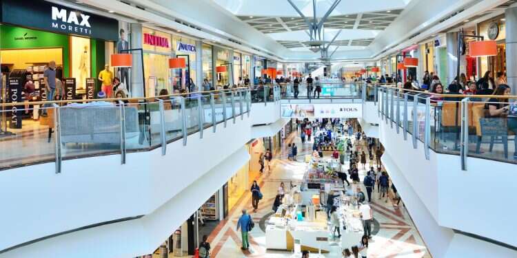 היה קומוניסט בביתך וקפיטליסט בצאתך